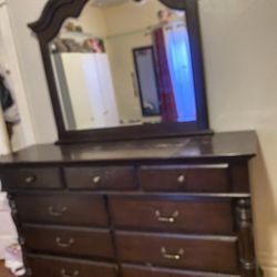 Dresser With Mirror