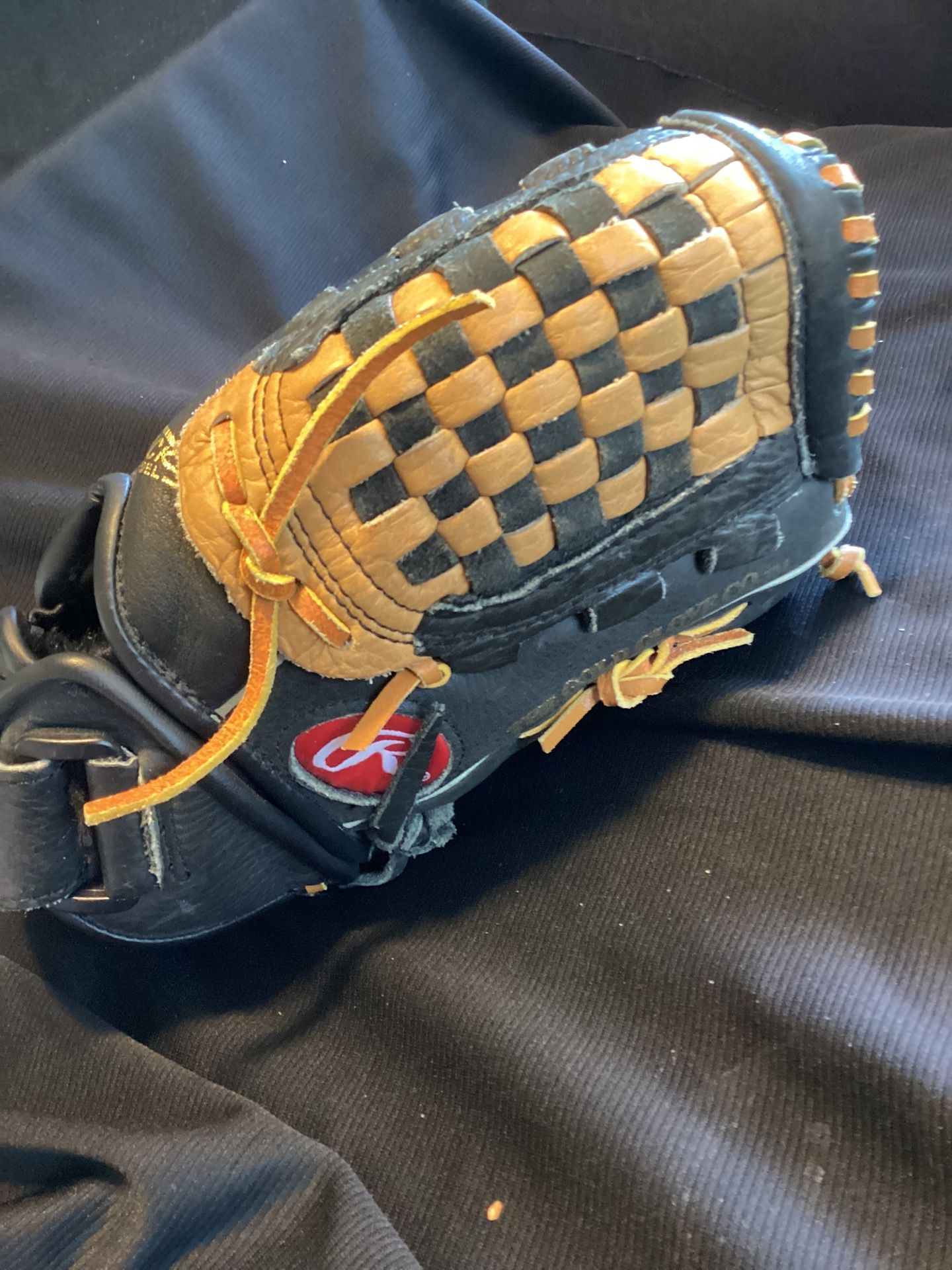 Rawlings 11 Inch Baseball Glove.