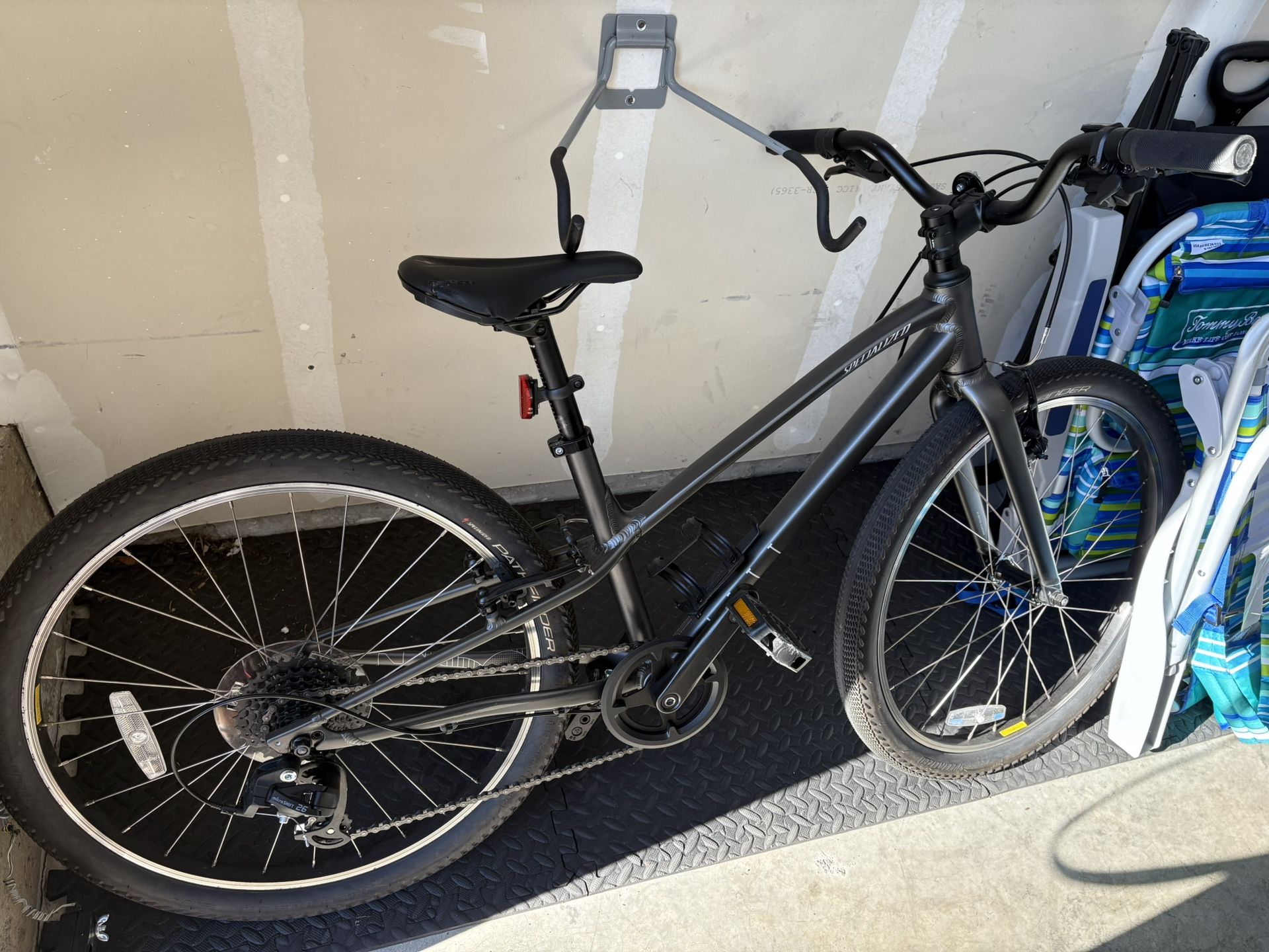 Specialized Hybrid Bike – 24” Wheels, 7-Speed, Excellent Condition