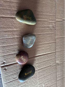 4 decor stones