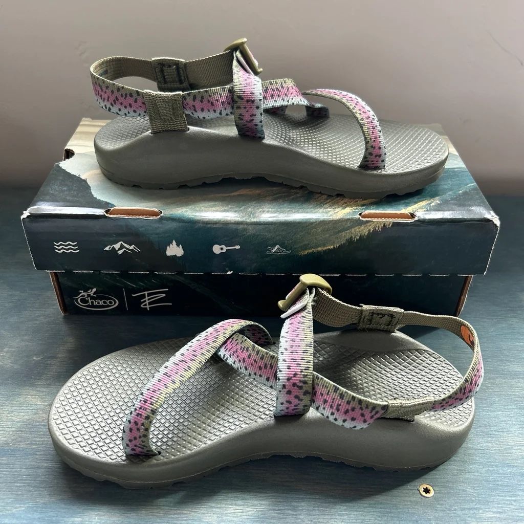 Thomas Rhett Rainbow Trout Z1 Classic Chacos Womens Sz 8 Water Shoe Olive Green