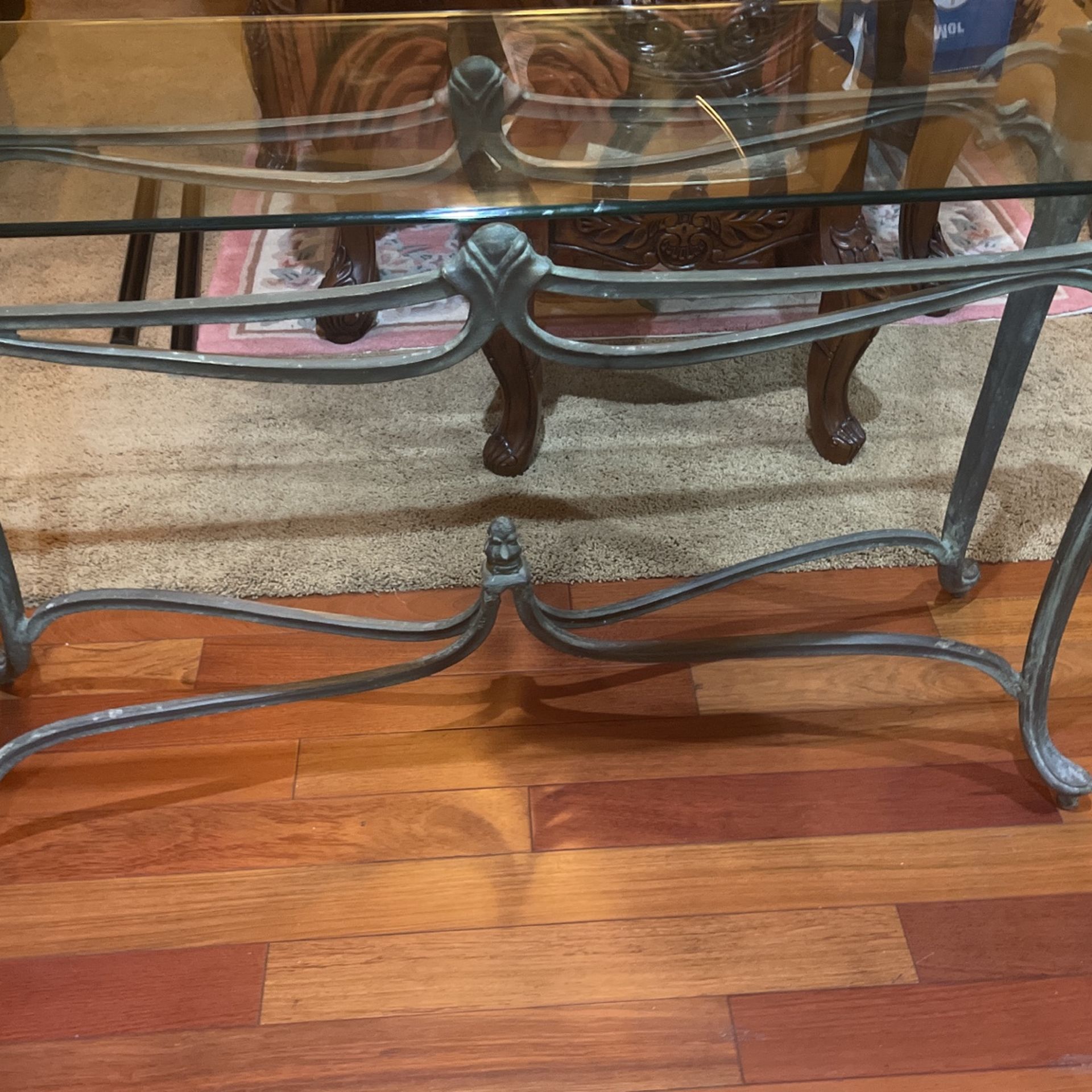 Beautiful Sofa Table In Excellent Condition