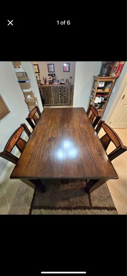 High Quality Dining Table (6 Chairs & Leaf)