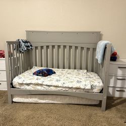 6- In -one  Grow With Me Crib, Toddler Bed, And Beyond