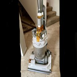 Dyson DC14 Upright Bagless Vacuum