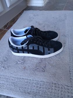 Used Black Suede Pumas