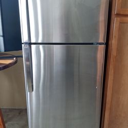 Refrigerator General Electric Stainless Steel Finish