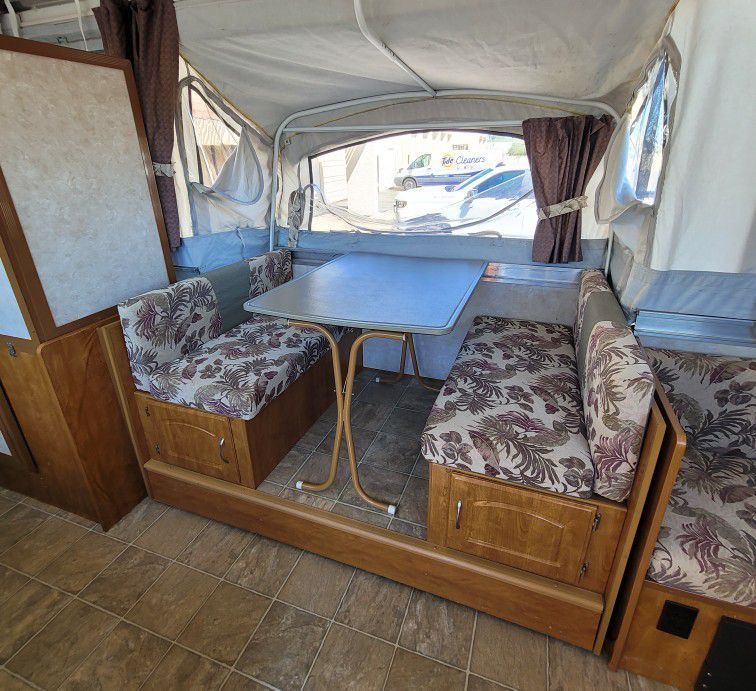 2005 Fleetwood Pop Up Tent Trailer/Camper for Sale in Gilbert, AZ OfferUp