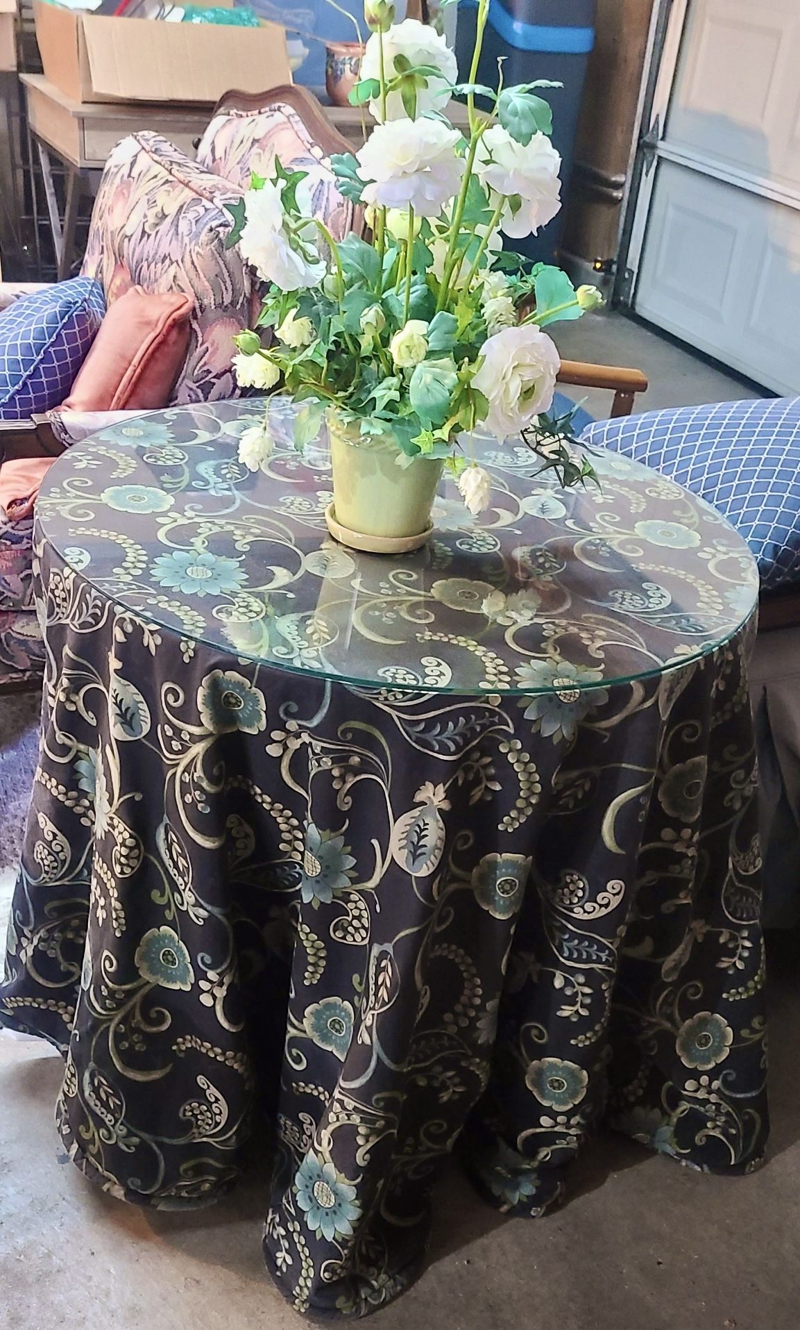 Round Table (negotiable)