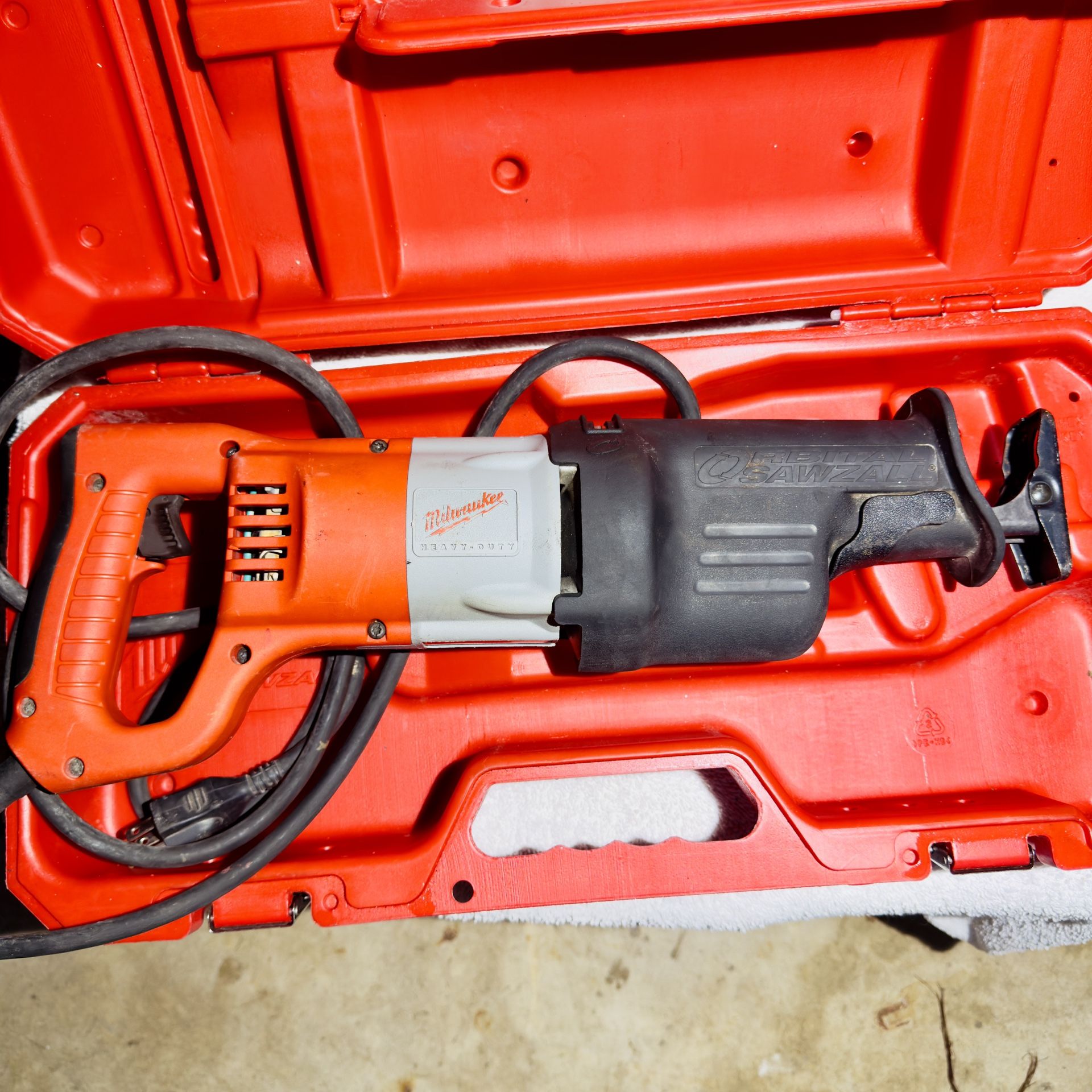 Milwaukee SAWZALL Reciprocating Saw –Heavy Duty – Used + Case