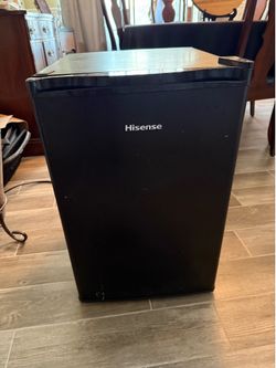Hisense mini refrigerator