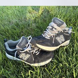 Size 10.5 men—-New balance 608v3 trainers— navy blue and grey 