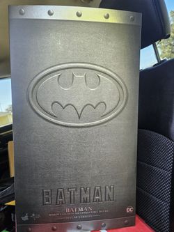 Hot Toys MMS692 Batman 1989 2.0 Deluxe