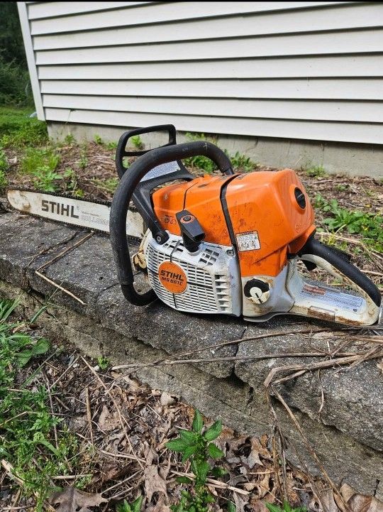 Stihl MS661C w 5 good chains