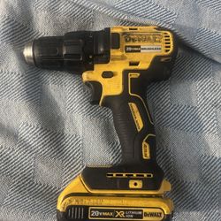 DEWALT DCD777B 20V MAX BRUSHLESS CORDLESS 1/2 IN. DRILL/DRIVER with DeWalt 20V Max 2ah Compact XR Lithium-Ion Battery