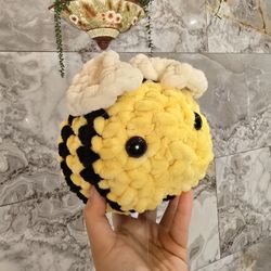 Crochet Bumble Bee Plushie