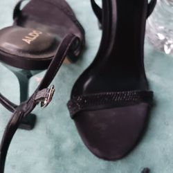 Black High Heels Classy Ladies Shoes Size 7.5