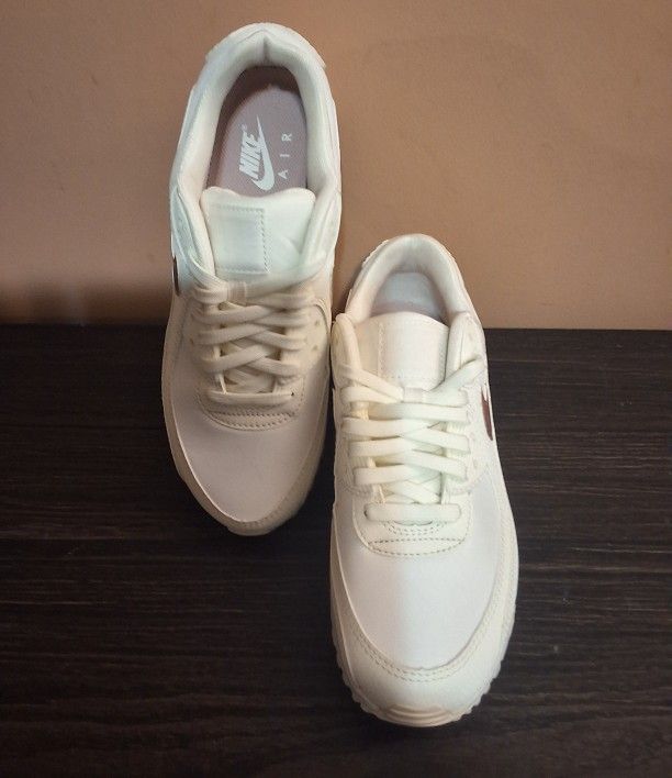 Nike Air Max 90 - Wm (Sz 9)