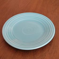 Vintage Fiesta ware Homer Laughlin Luncheon Salad Plate 9" Retired 
Turquoise. Perfect shape, no chips or cracks. Weight 1lb 5oz (plus 
shipping mater
