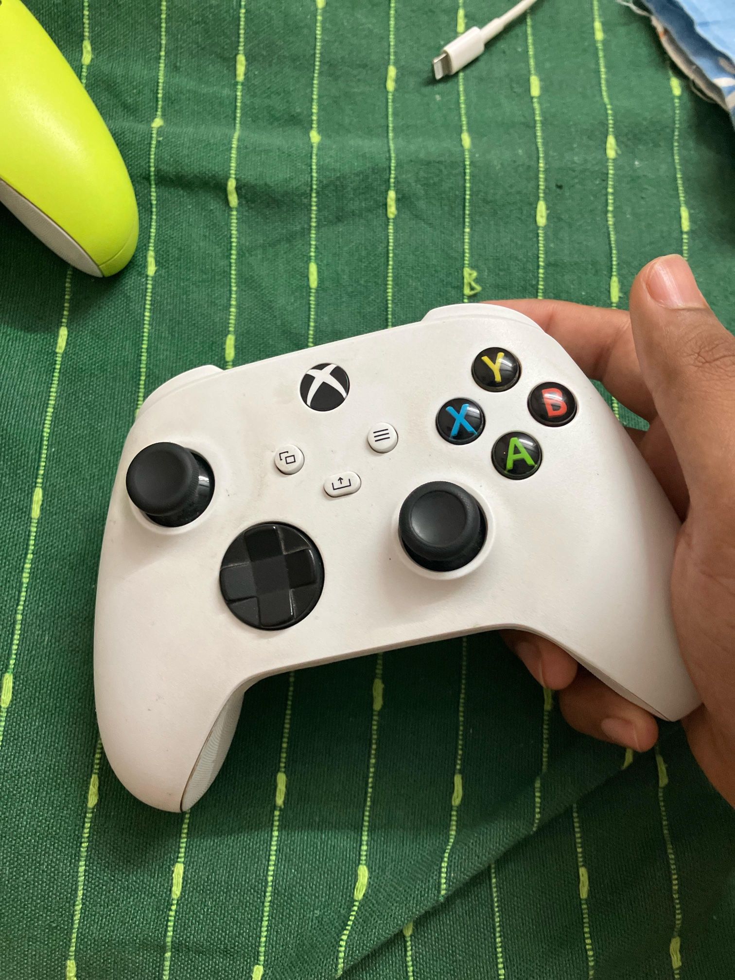 2 Xbox Microsoft Wireless Controllers 