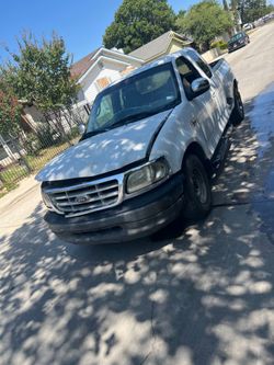 2001 f150 sevende como esta $1800 cash