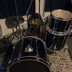 Tama Superstar Drum Set w/Cymbals 