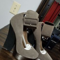 Beautiful gray pumps with black wedge heel $15
