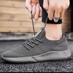 NEW Men’s Lightweight Running Shoes Size 10 11 Dark Gray