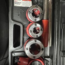 Central Machinery ratcheting pipe threader set