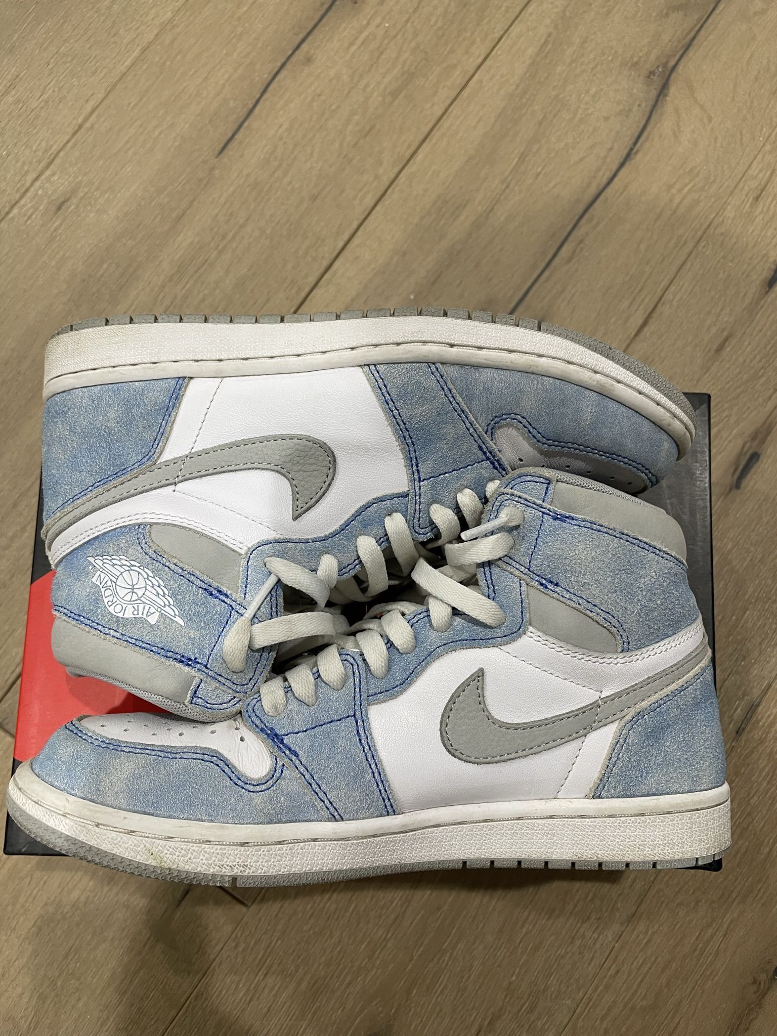 Jordan 1 Hyper Royal Size 8