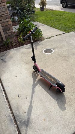 RAZOR electric scooter works perfect charge bettry include