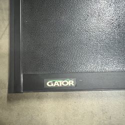 Gator Tri-fold Tonneau Cover 5’8” Bed . 