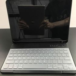Apple Ipad 8th with keyboard