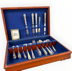 Vintage Holmes & Edwards Inlaid Silverplate Flatware Set Floral Wood Chest 1930s