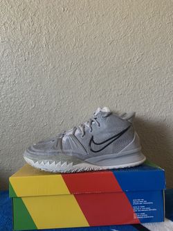 Kyrie 7 “Wolf Grey” size 11