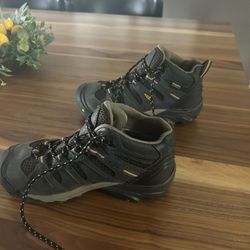 Women’s Keen Work shoes 