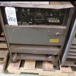 Lincoln Ideal arc R3R-300 Welder