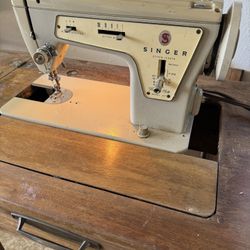 Singer Sewing Machine With Table 