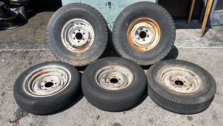 Five 15 Inch Chevy Or GMC C10 Truck 6 Lug Steelies With White Paint and patina, Drum Brakes only
