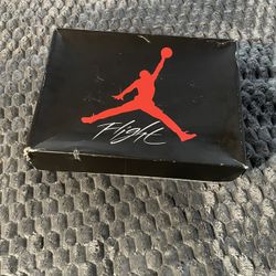 Nike air Jordan 4 retro red Thunder sneakers men’s size 9 $120