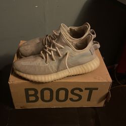 YEEZY BOOST 350 V2