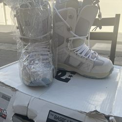 DC Phase Women’s Snow Boots Size 7L