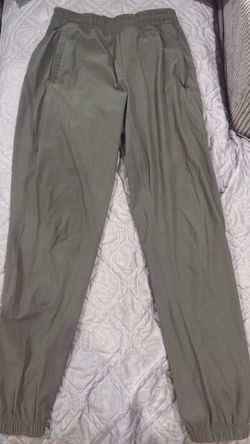Lulemon green pace breaker set