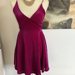Like New Velvet Dress Size small. Measurements In The Picture 