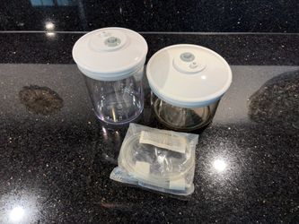 2 FoodSaver Vacuum Sealer Canisters 25oz 4x5 7/8” &  4x4 3/8” & Vacuum Hose