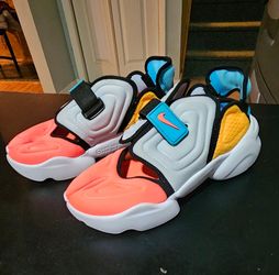 Nike Women's size 10 Aqua Rift.
