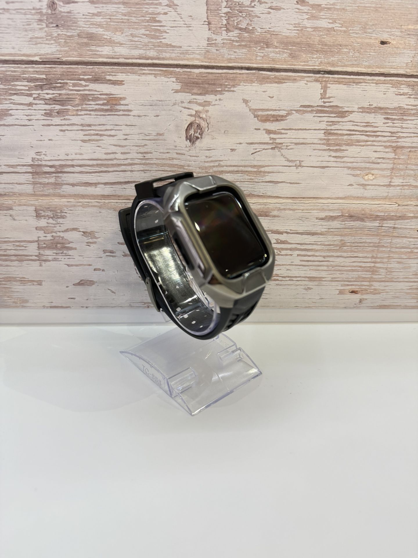 Apple Watch SE 44 LTE With Case 