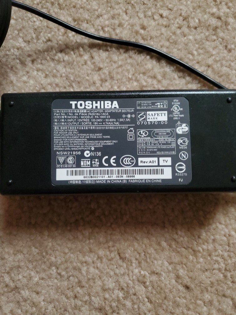 Toshiba Laptop Power Adapter