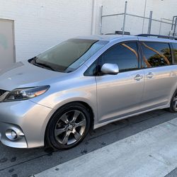 2015 TOYOTA SIENNA SE 8-PASSENGER SE