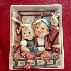 Goebel Hummel "Vacation Time" wall plaque 